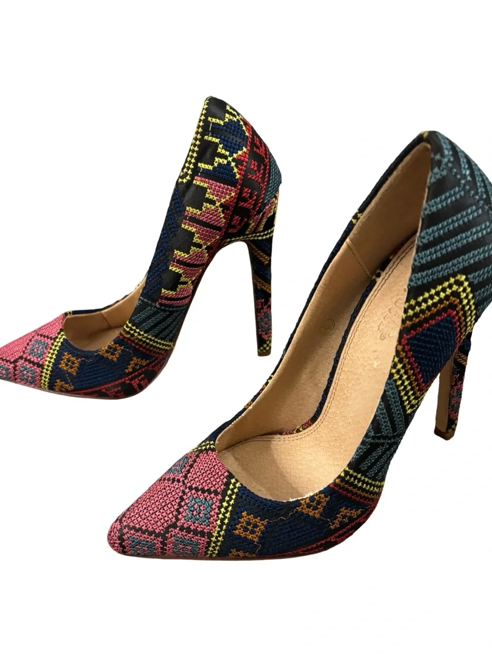 Multi-Color Aztec Artsy Patterned Fabric Tapestry Pointed Toe High Heels Sz 6.5